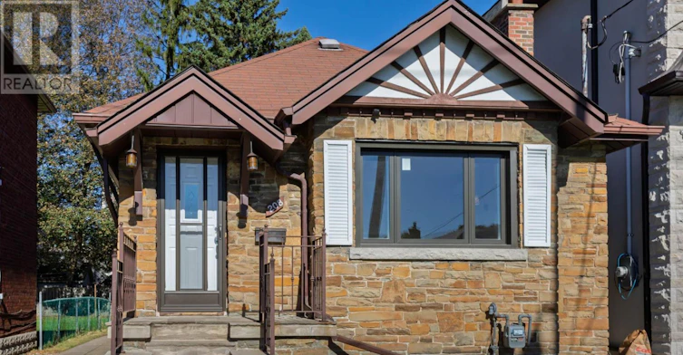 208 Floyd Avenue, Toronto, ON, M4J 2J1