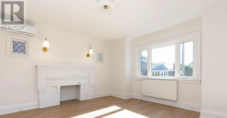 208 Floyd Avenue, Toronto, ON, M4J 2J1 - 4
