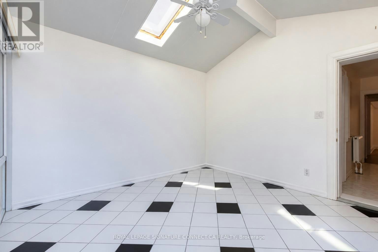 208 Floyd Avenue, Toronto, ON, M4J 2J1 - 13