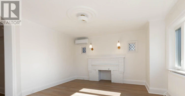 208 Floyd Avenue, Toronto, ON, M4J 2J1 - 3