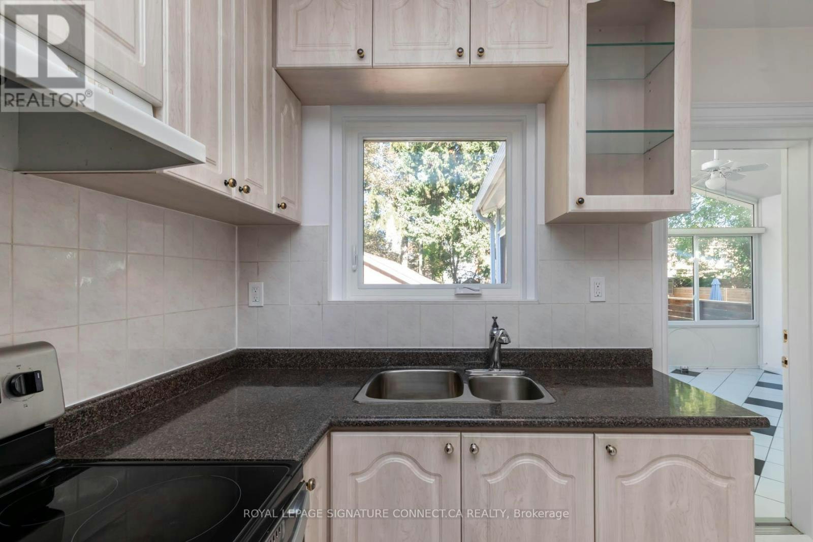 208 Floyd Avenue, Toronto, ON, M4J 2J1 - 11