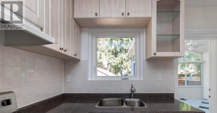 208 Floyd Avenue, Toronto, ON, M4J 2J1 - 11