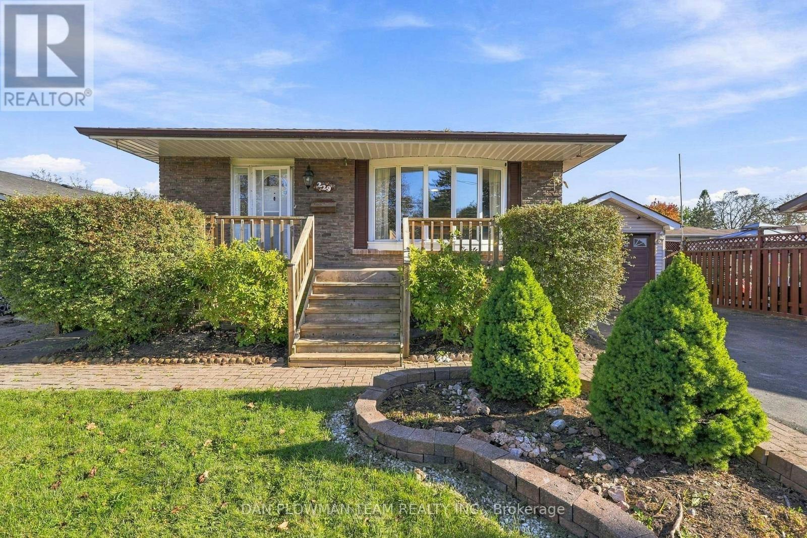 229 Phillip Murray Avenue, Oshawa, ON, L1J 1G8