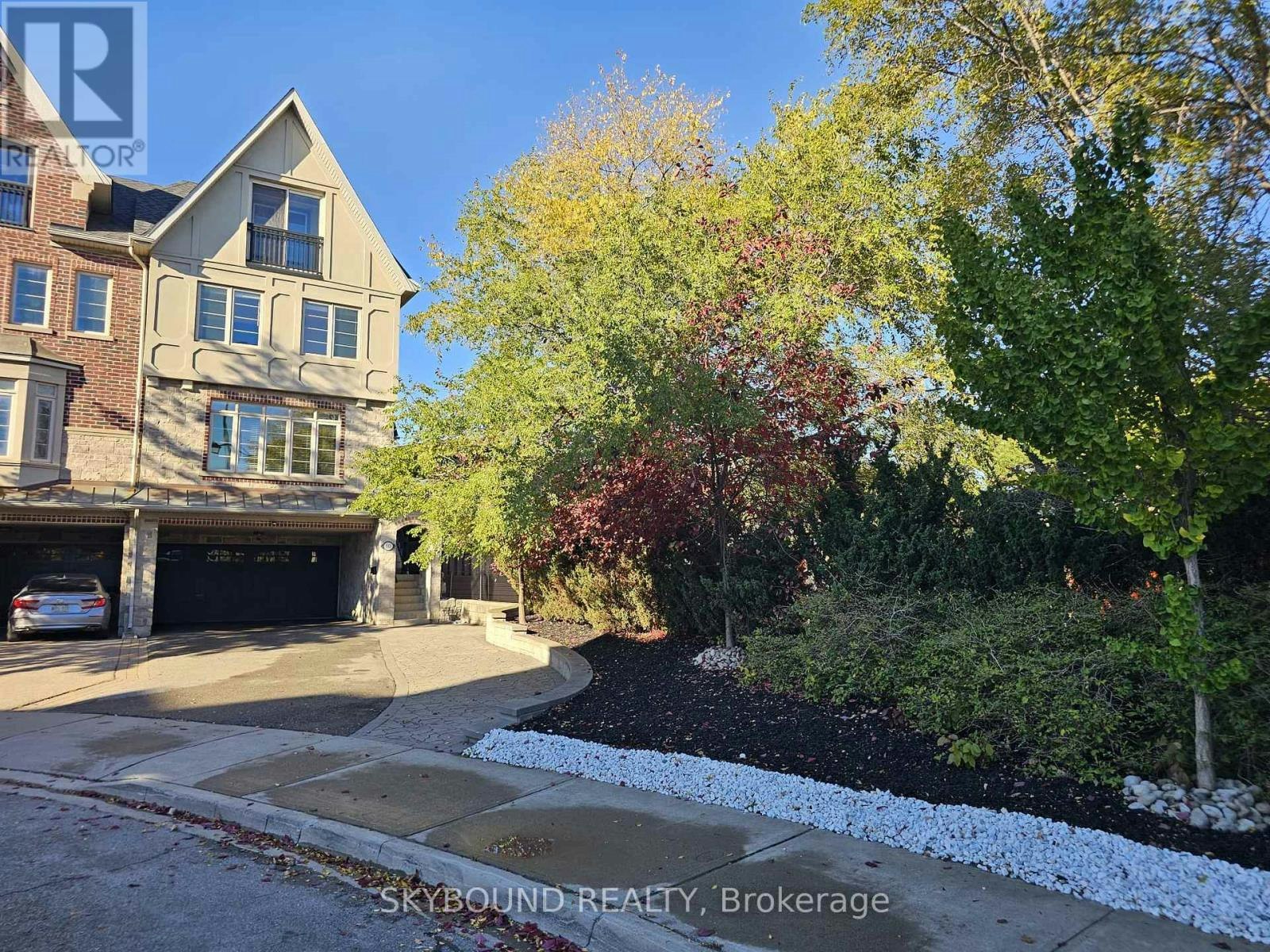 10 Gala Lane, Toronto, ON, M8Y 0A9
