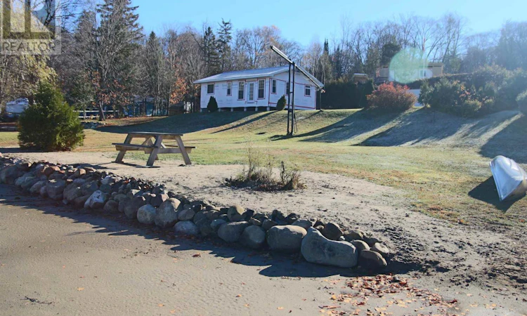 6 Weckstrom Lake Road