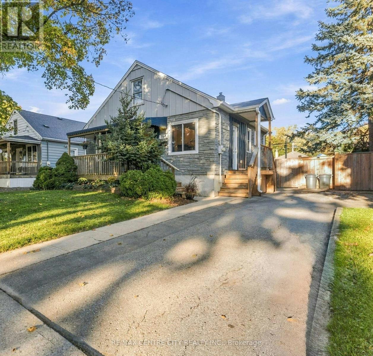 794 Strand Street, London, ON, N5Y 1T3