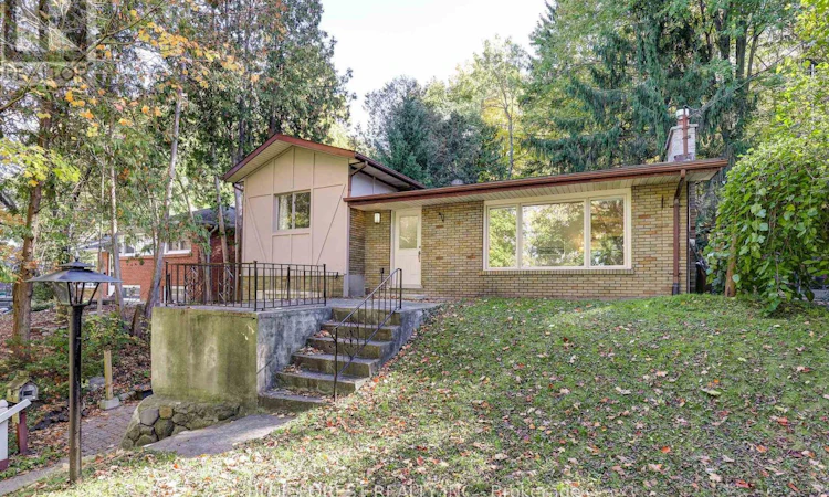 786 Springbank Drive