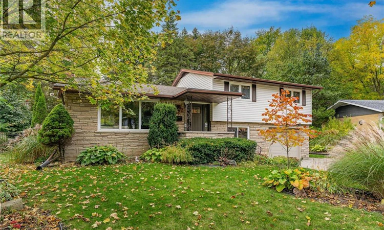 33 Shadywood Crescent