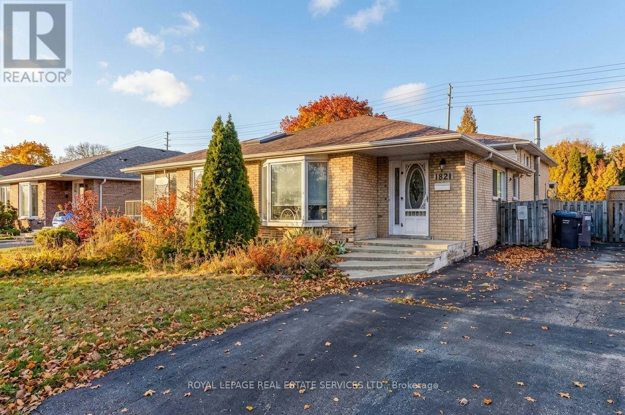 1821 Bonnymede Drive, Mississauga, ON, L5J 1E2