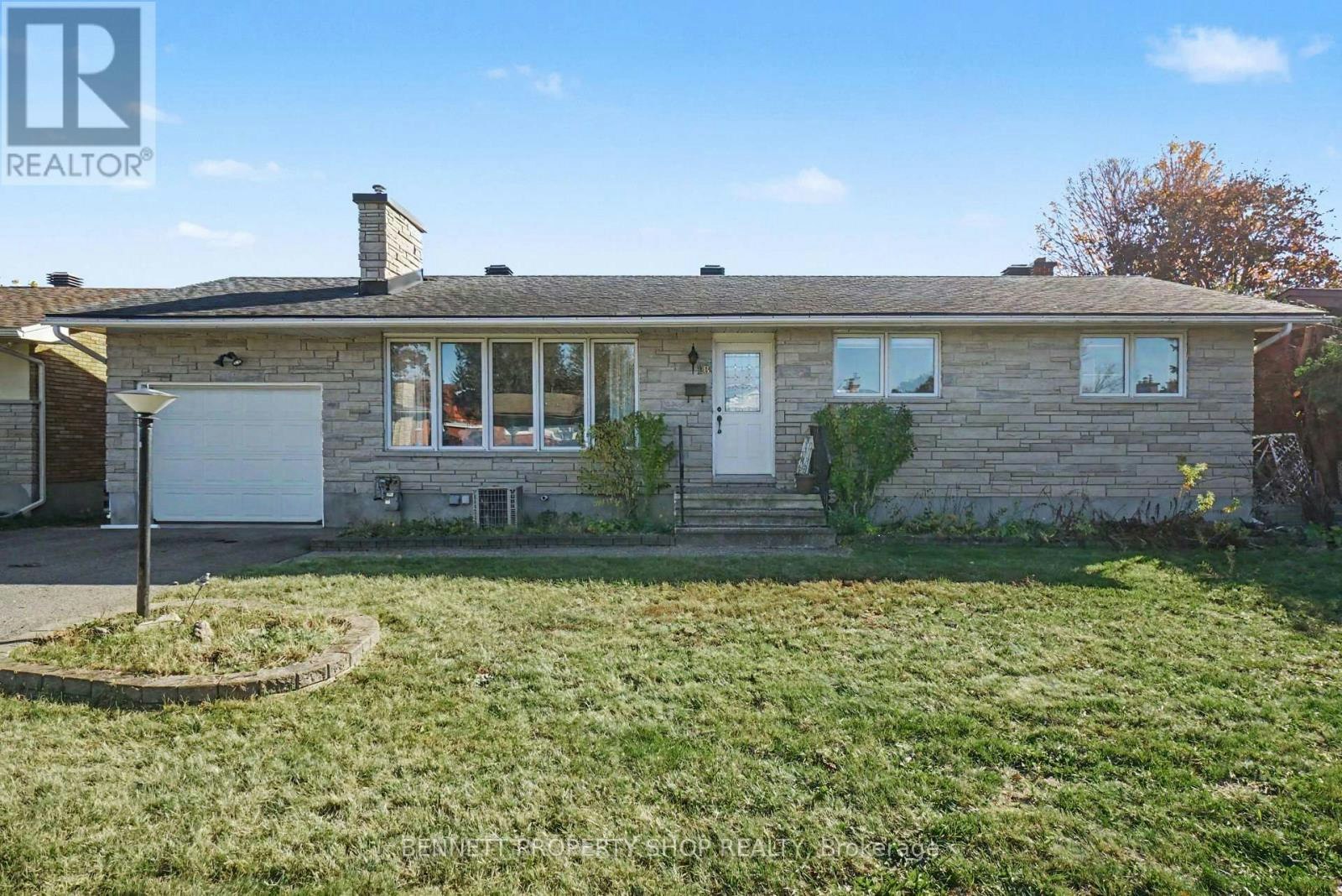 18 Kingsbury Avenue, Ottawa, ON, K2G 3E6