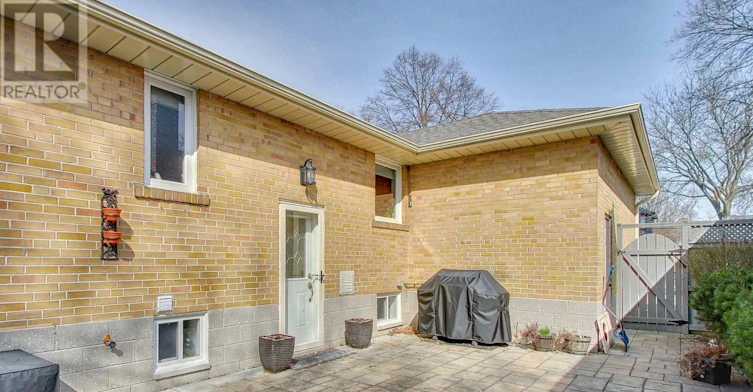 LOWER-51 Norseman Street, Toronto, ON, M8Z 2P7 - 2