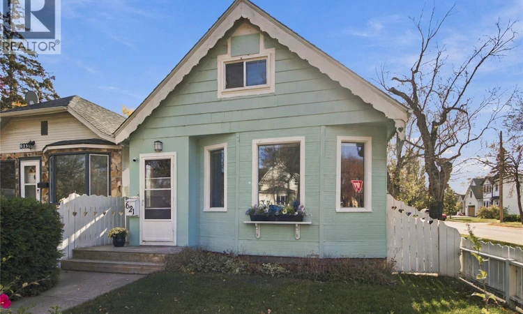 621 31st Street W