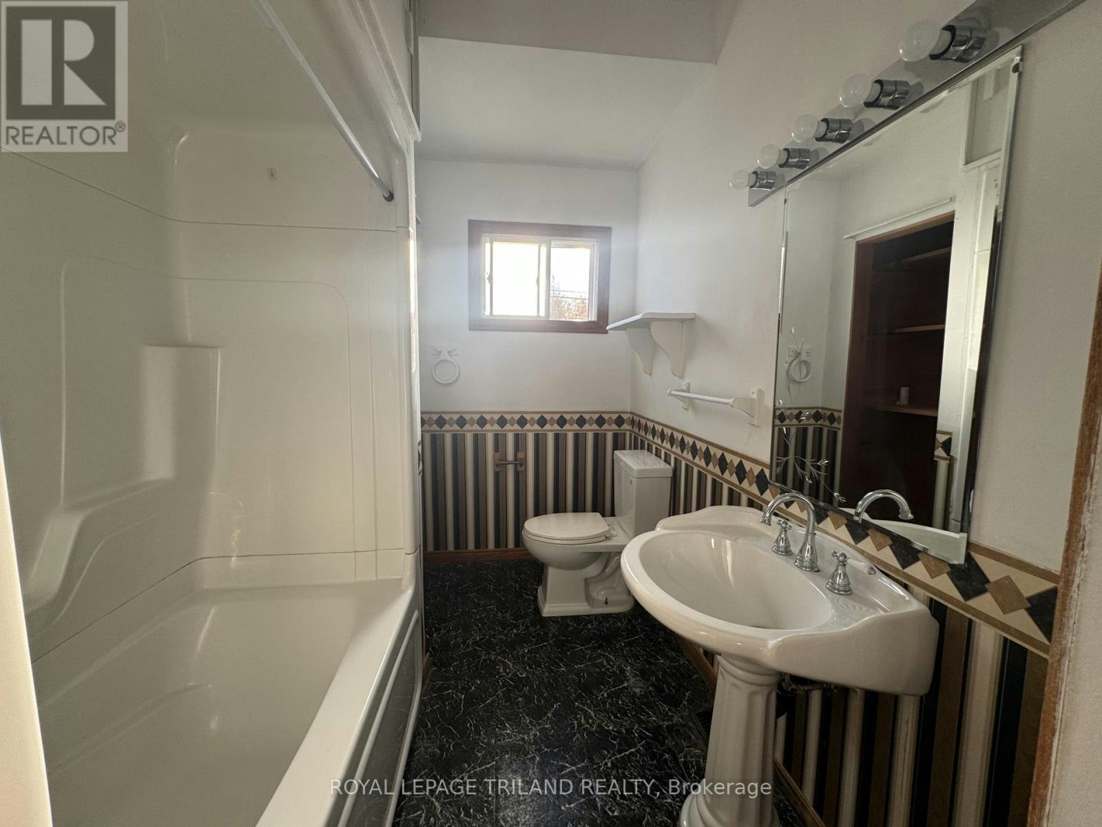 21 Owaissa Street, St. Thomas, ON, N5P 1T1 - 9