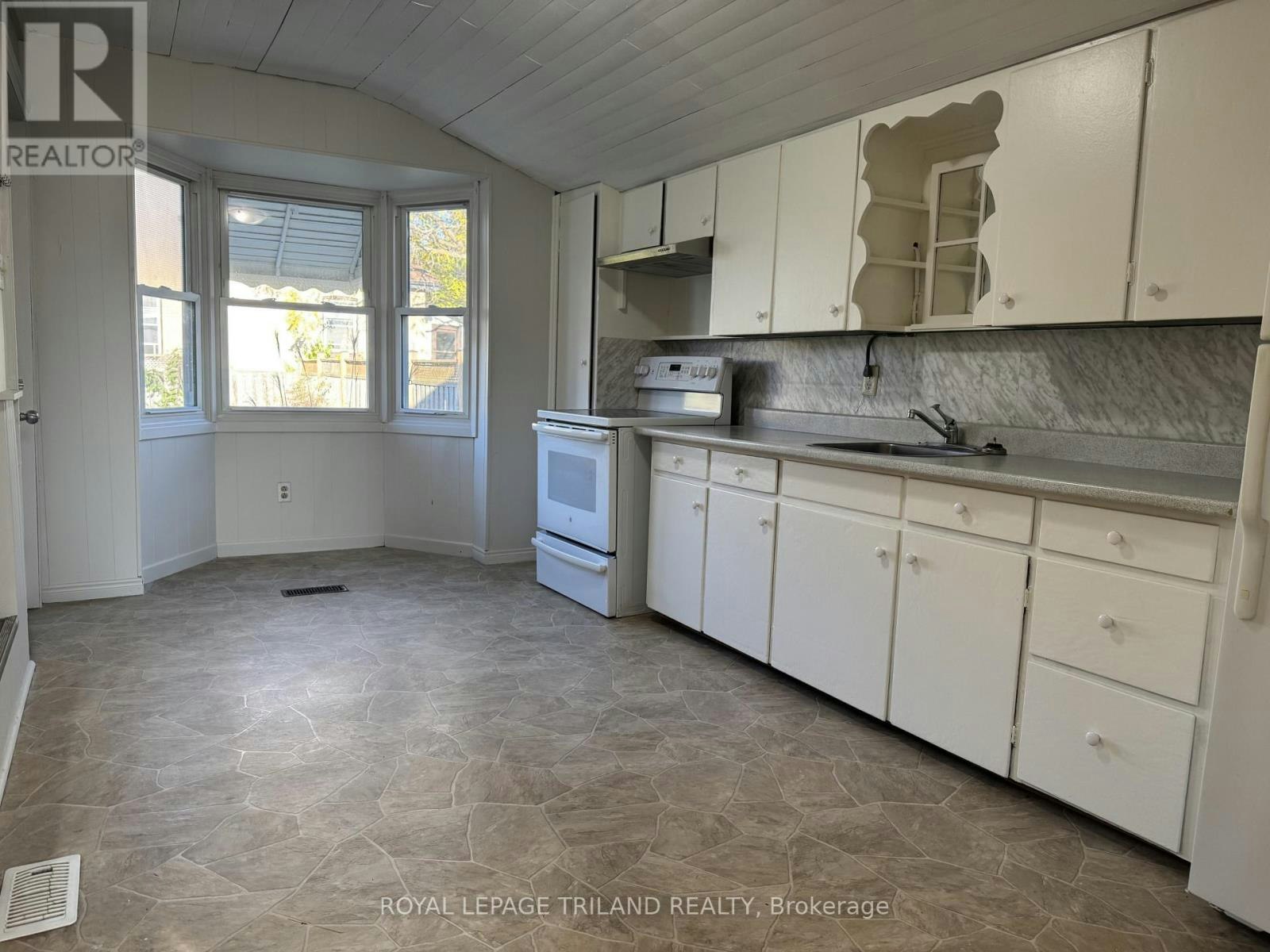 21 Owaissa Street, St. Thomas, ON, N5P 1T1 - 7