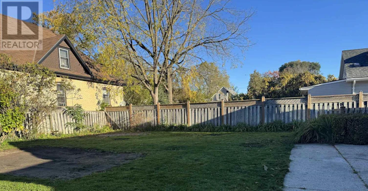 21 Owaissa Street, St. Thomas, ON, N5P 1T1 - 4