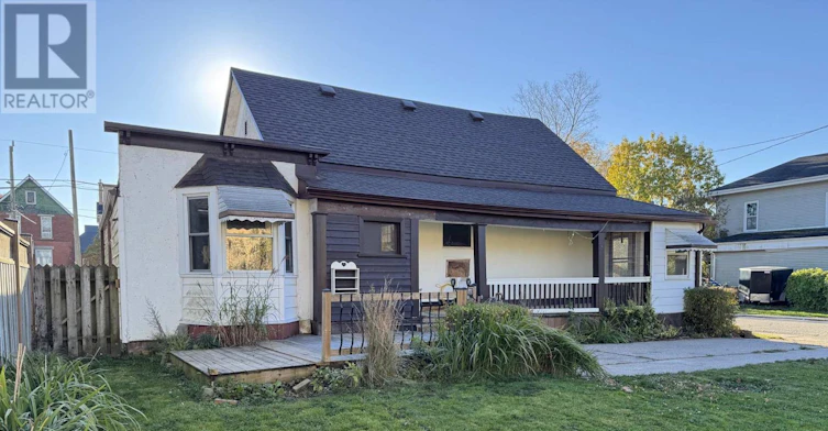 21 Owaissa Street, St. Thomas, ON, N5P 1T1 - 2