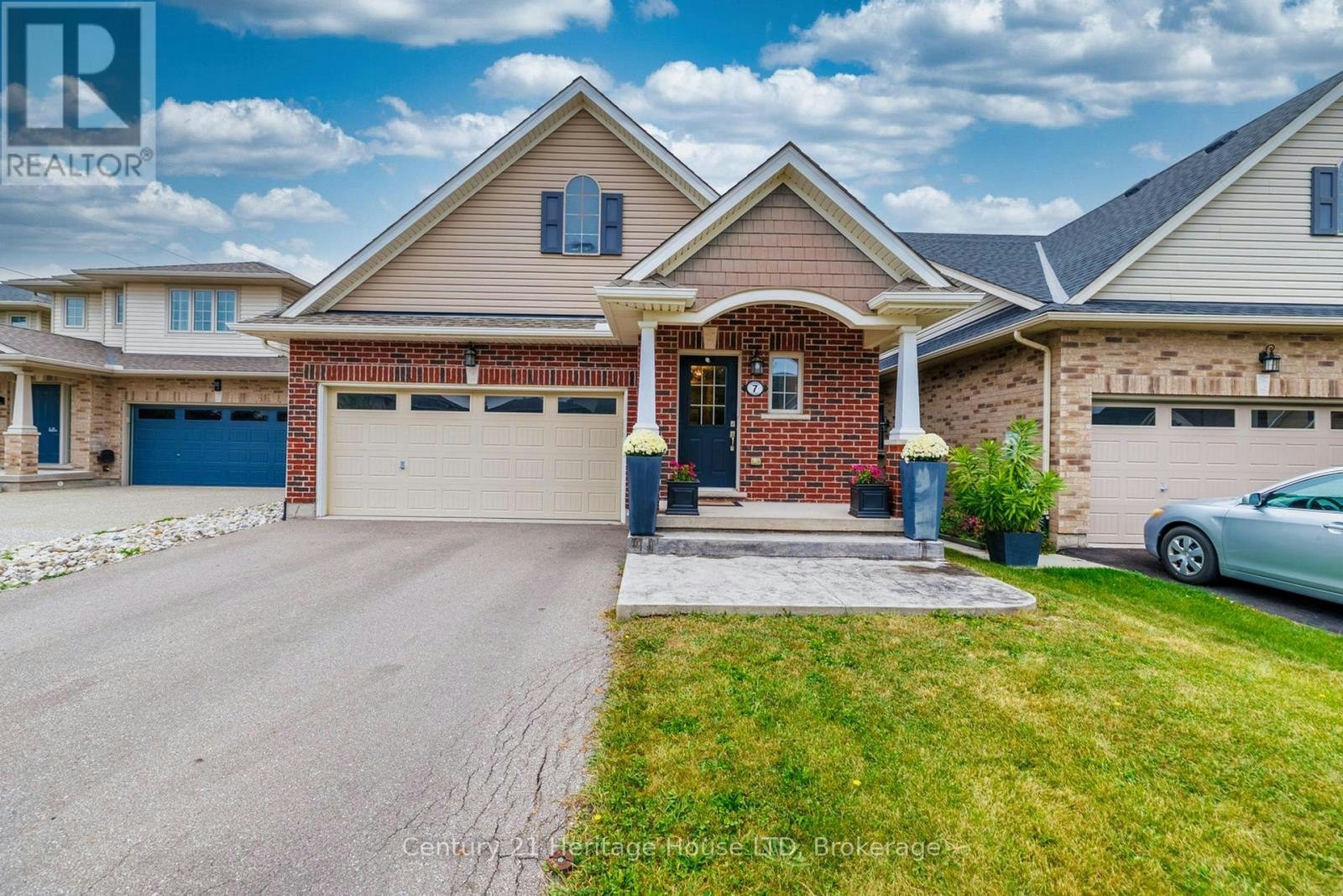 7 Kenmar Court, St. Catharines, ON, L2P 0E4
