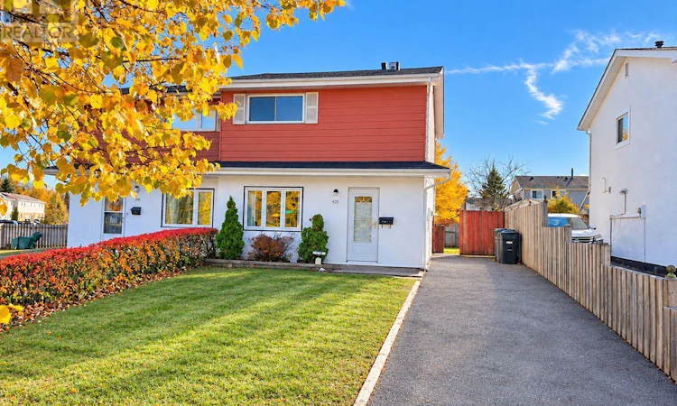 490 Lanark Crescent