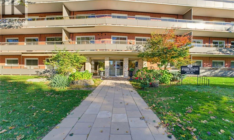 210-11 Woodman Drive S