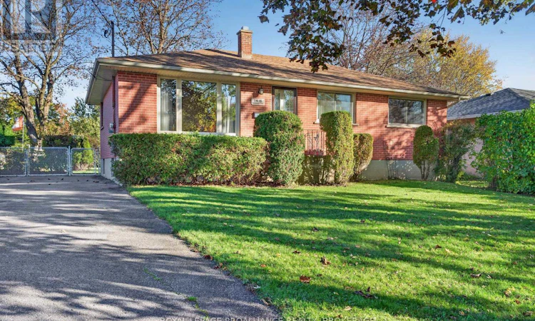 1416 Woodfield Crescent