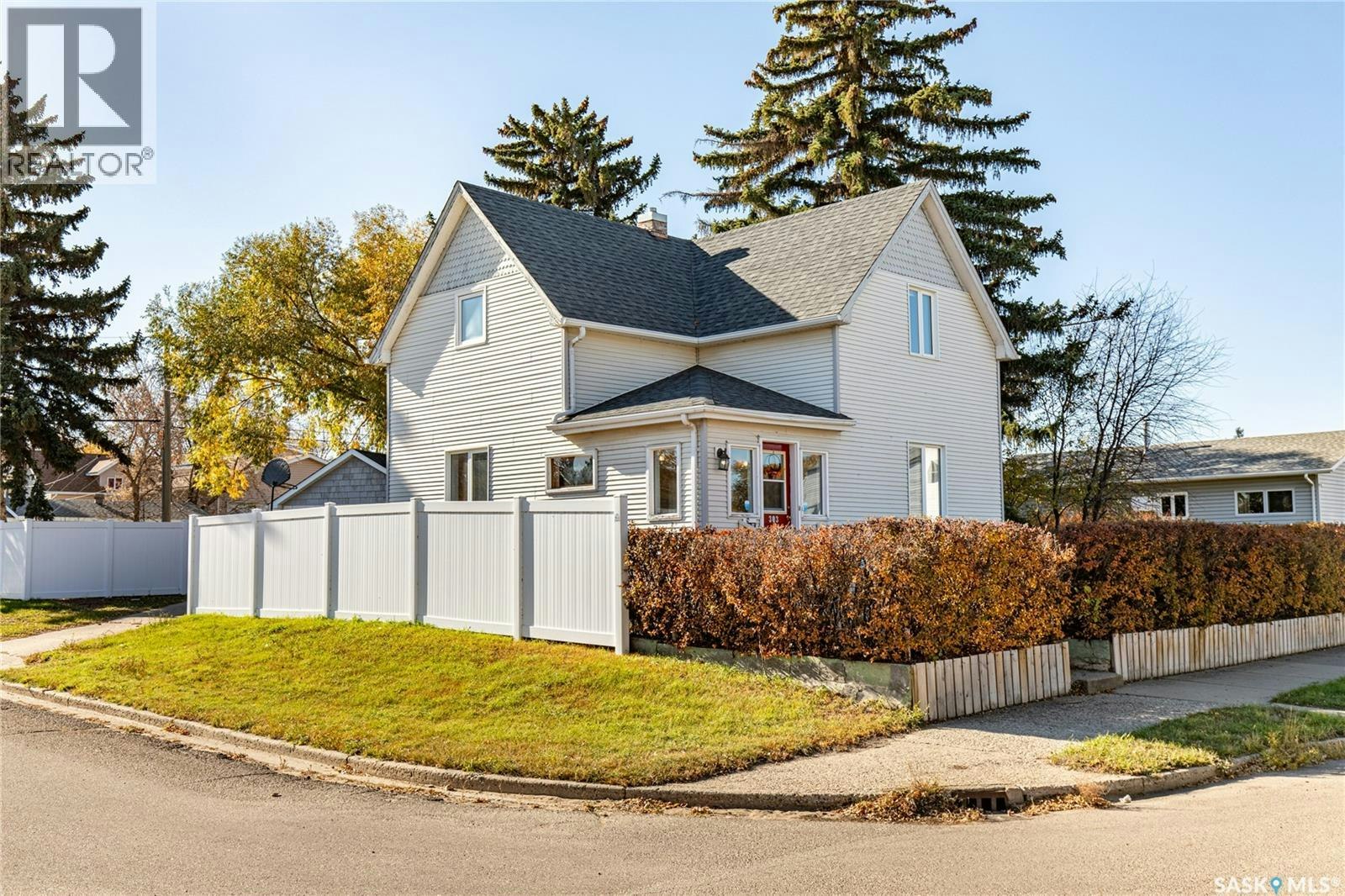 303 Lillooet Street W, Moose Jaw, SK, S6H 4Z3