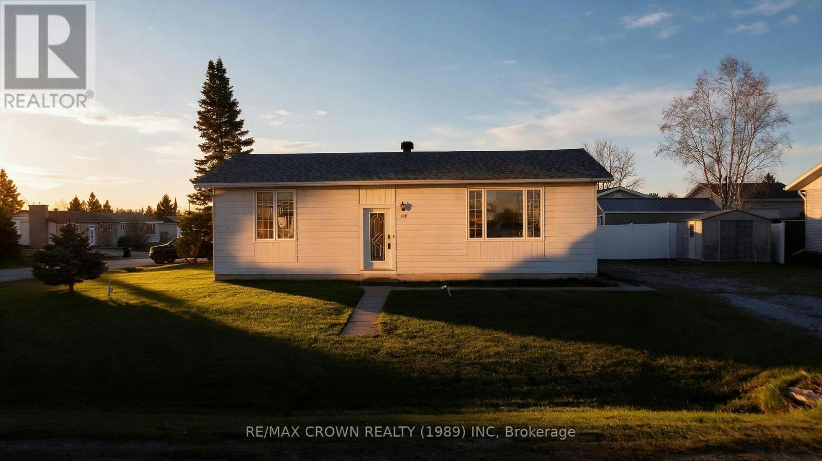 54 Boucher Crescent, Hearst, ON, P0L 1N0