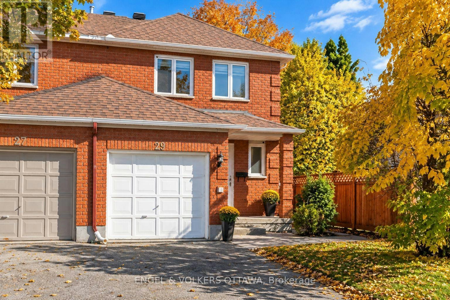 29 Woodbury Crescent, Ottawa, ON, K1G 5C9