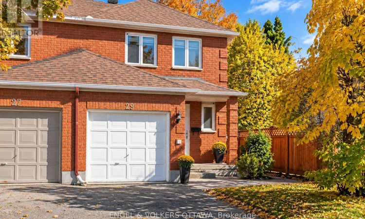 29 Woodbury Crescent