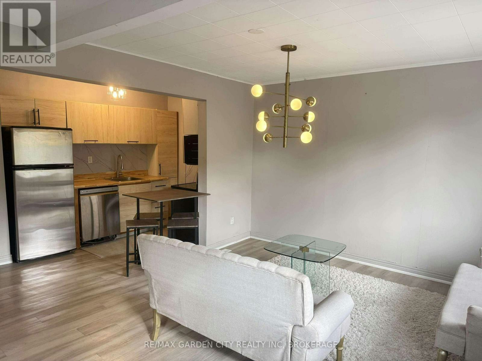 130 St. Paul Crescent, St. Catharines, ON, L2S 1M9 - 3