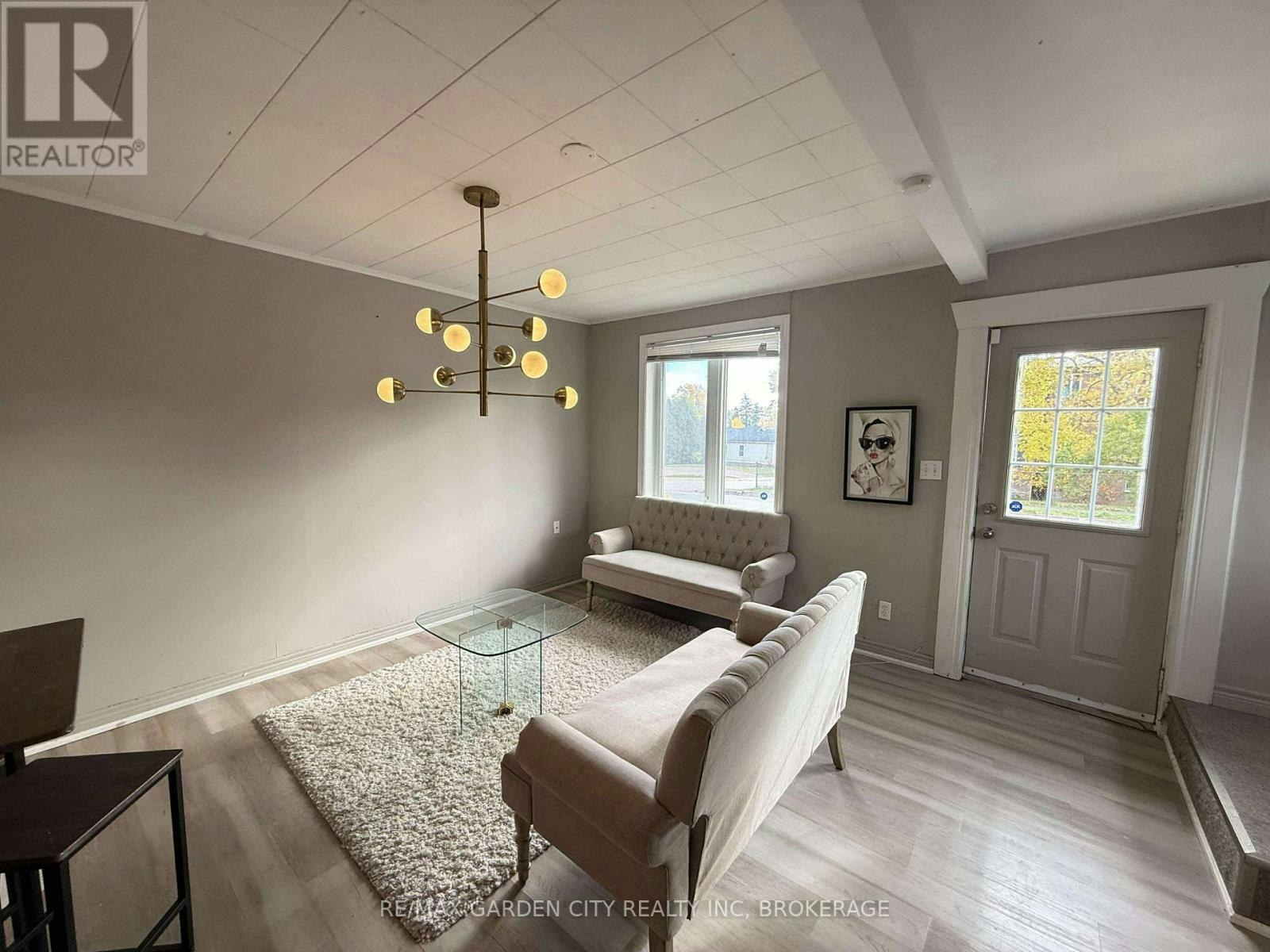 130 St. Paul Crescent, St. Catharines, ON, L2S 1M9 - 2