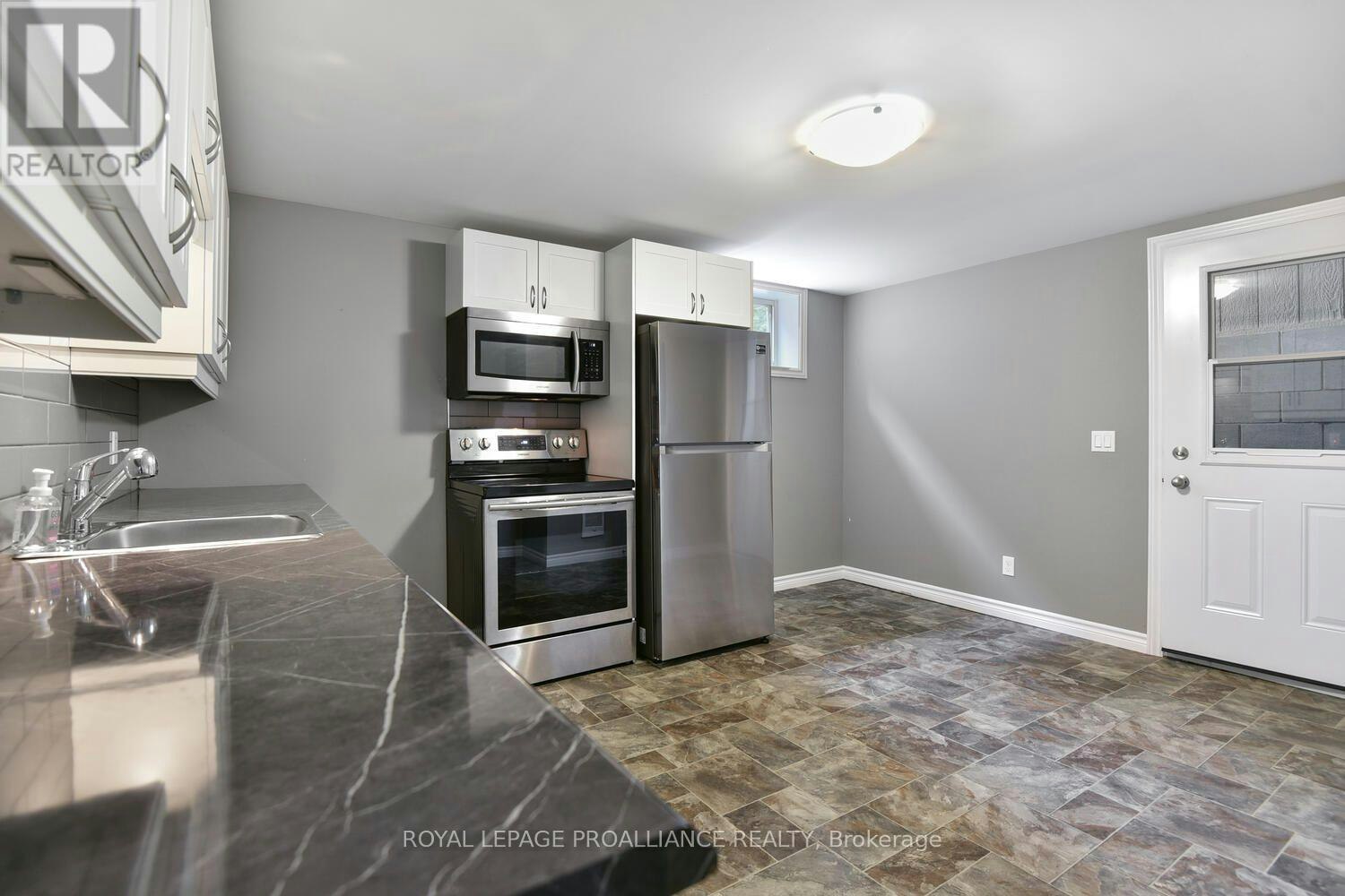 3 Geneva Court, Brockville, ON, K6V 1M7 - 4