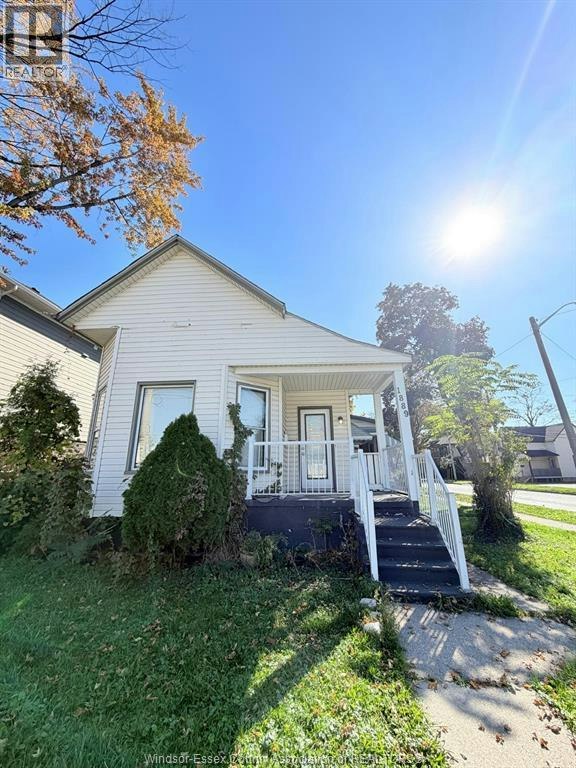 1-1889 University, Windsor, ON, N9B 1C7