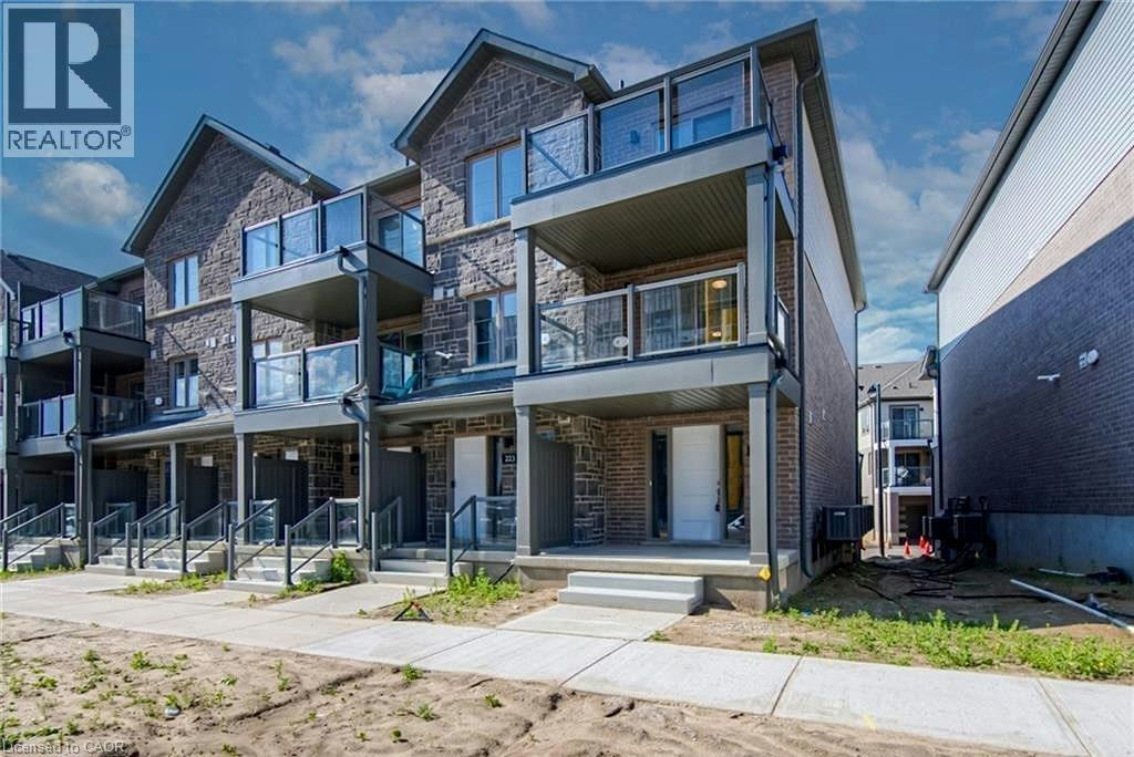 225-205 Oak Trail WEST, Kitchener, ON, N2R 0R9