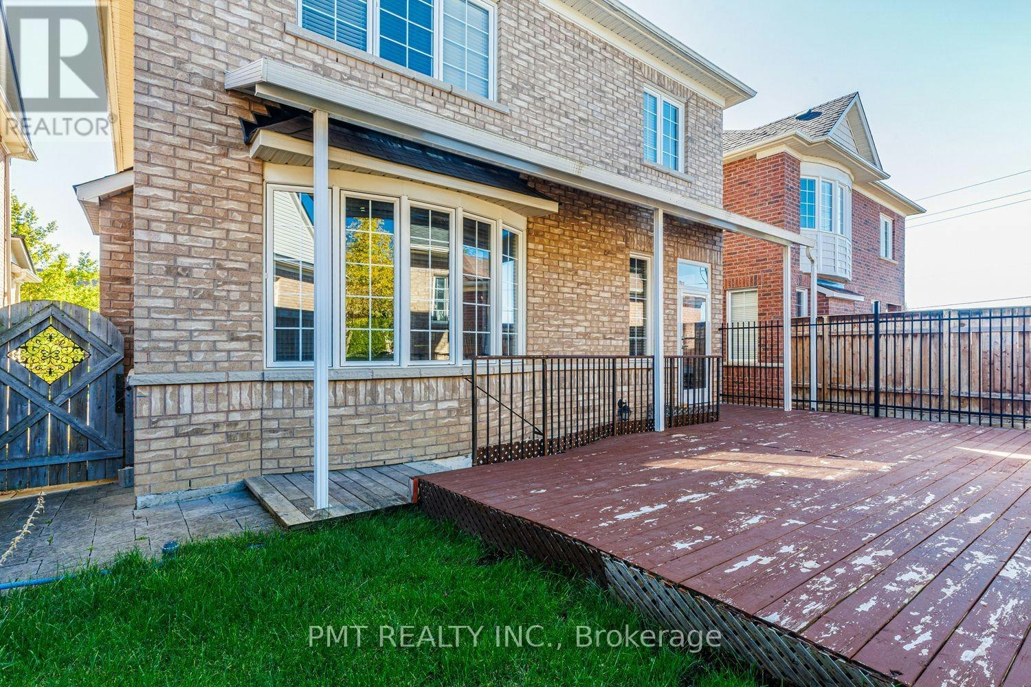 43 Manley Avenue, Whitchurch-Stouffville, ON, L4A 0C5 - 43