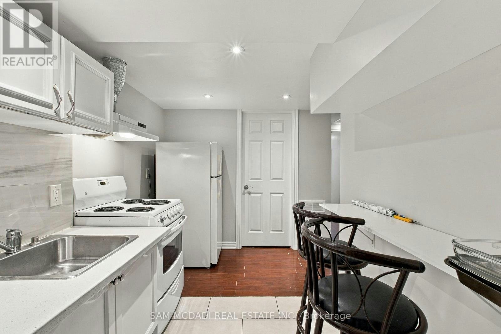 3344 Southwick Street, Mississauga, ON, L5M 7L5 - 8