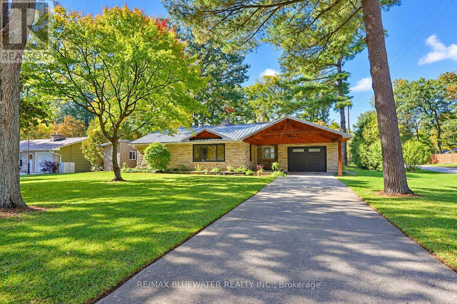 10138 Edmonds Boulevard, Lambton Shores, ON, N0M 1T0