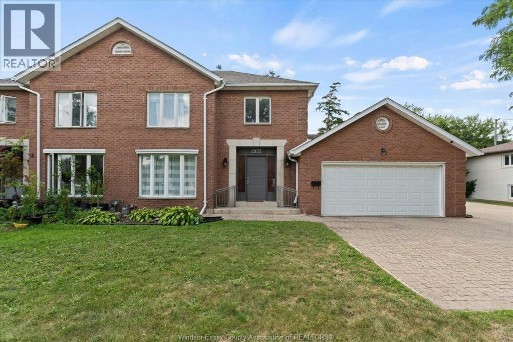 2935 Mckay Avenue, Windsor, ON, N9E 2R1
