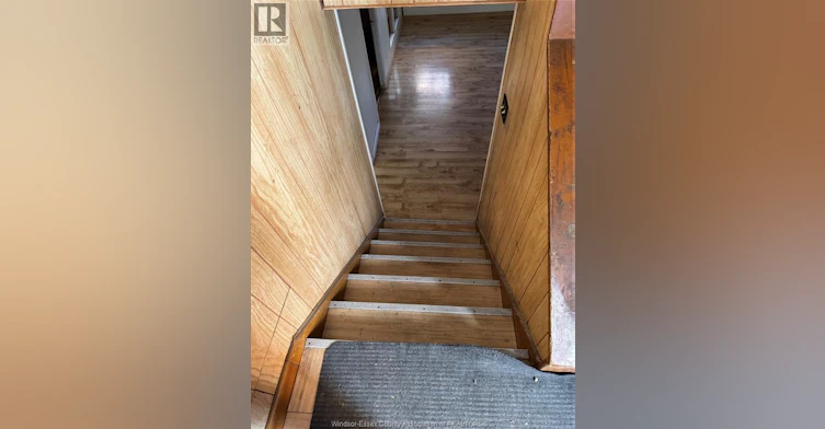 646 Hall, Windsor, ON, N8M 2X6 - 2
