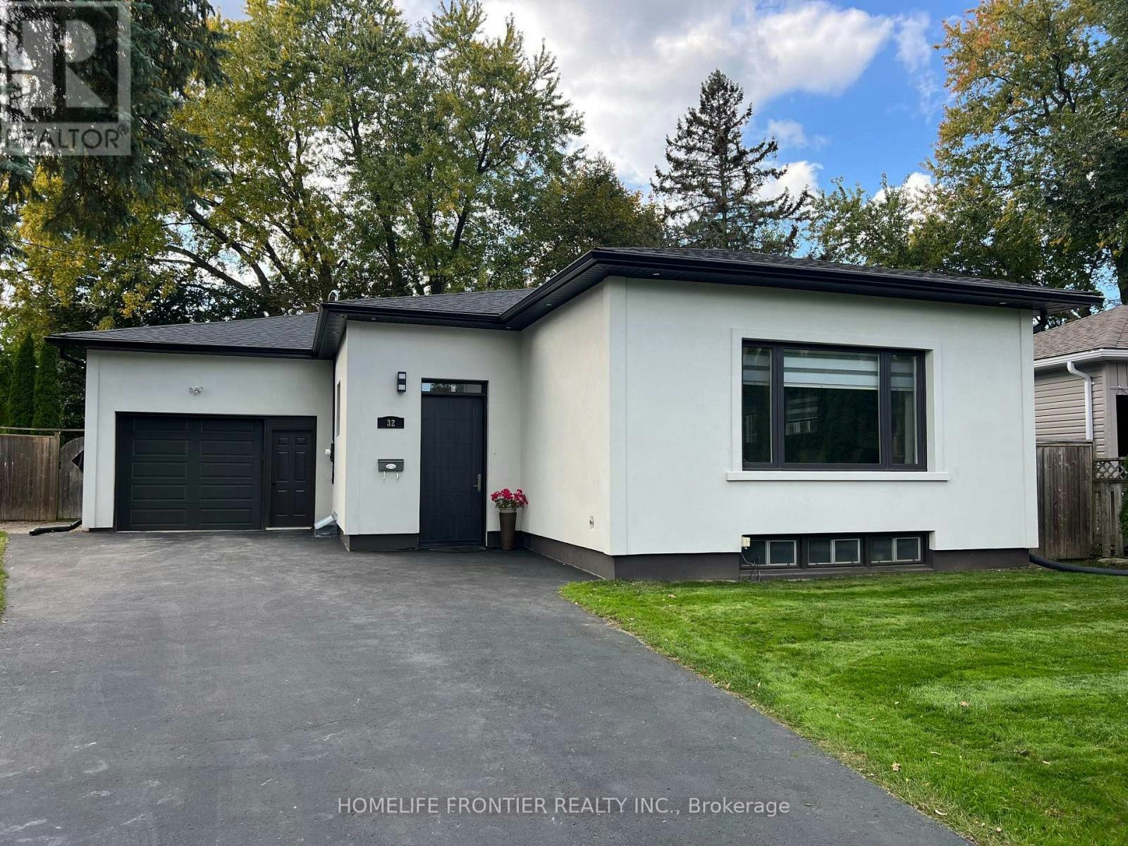 32 Davidson Road, Aurora, ON, L4G 2B1