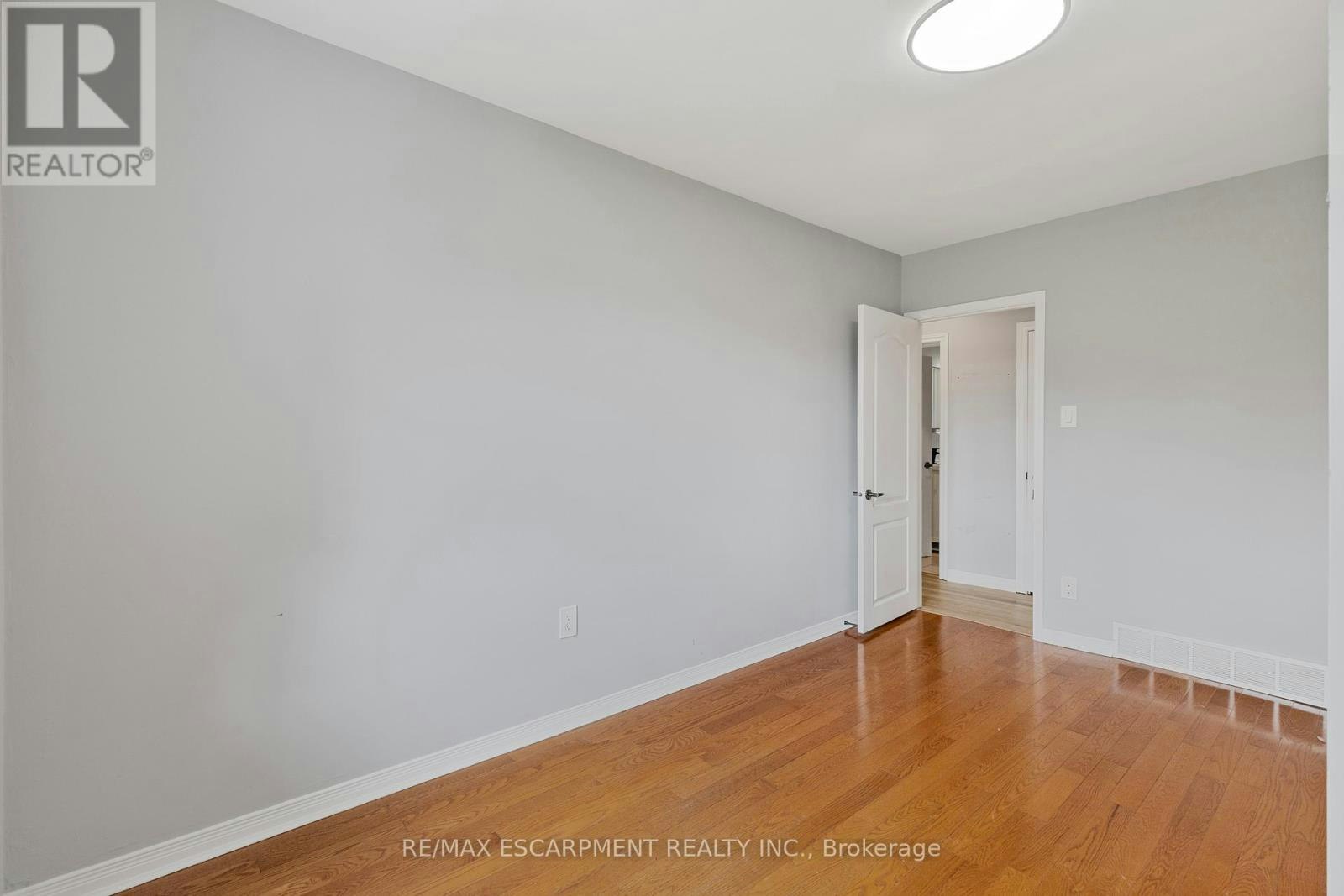 MAIN-71 Organ Crescent, Hamilton, ON, L8T 1Y8 - 16
