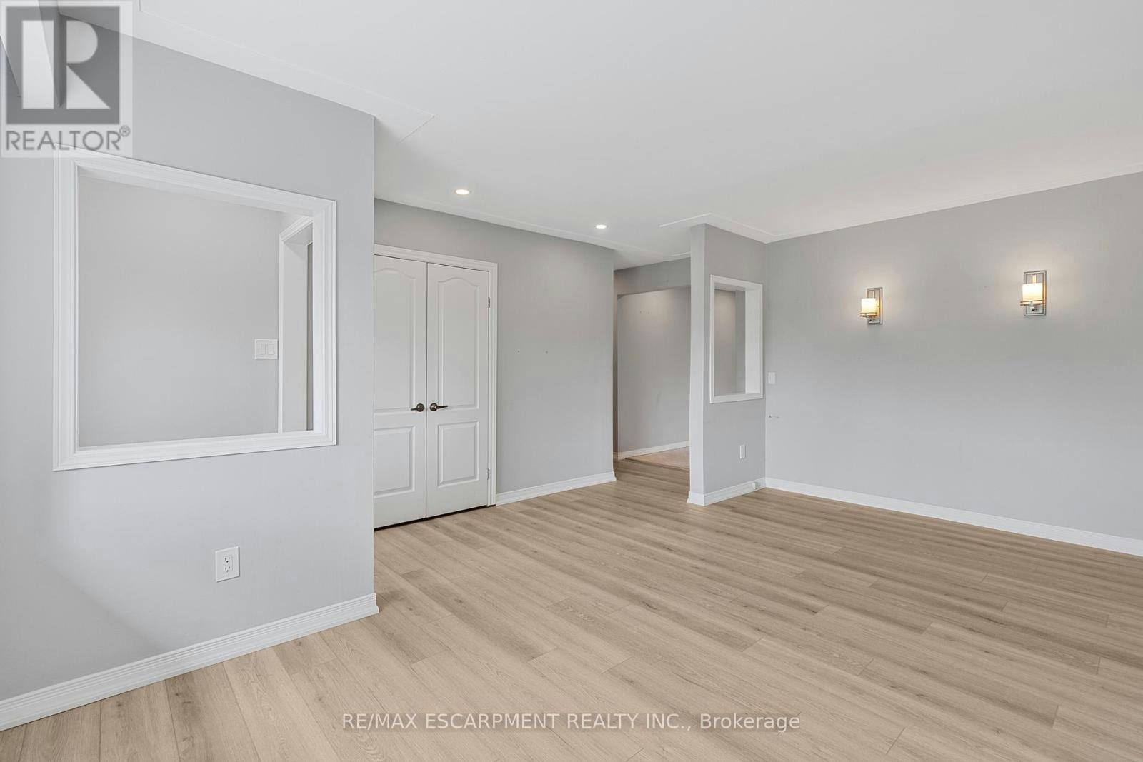 MAIN-71 Organ Crescent, Hamilton, ON, L8T 1Y8 - 4
