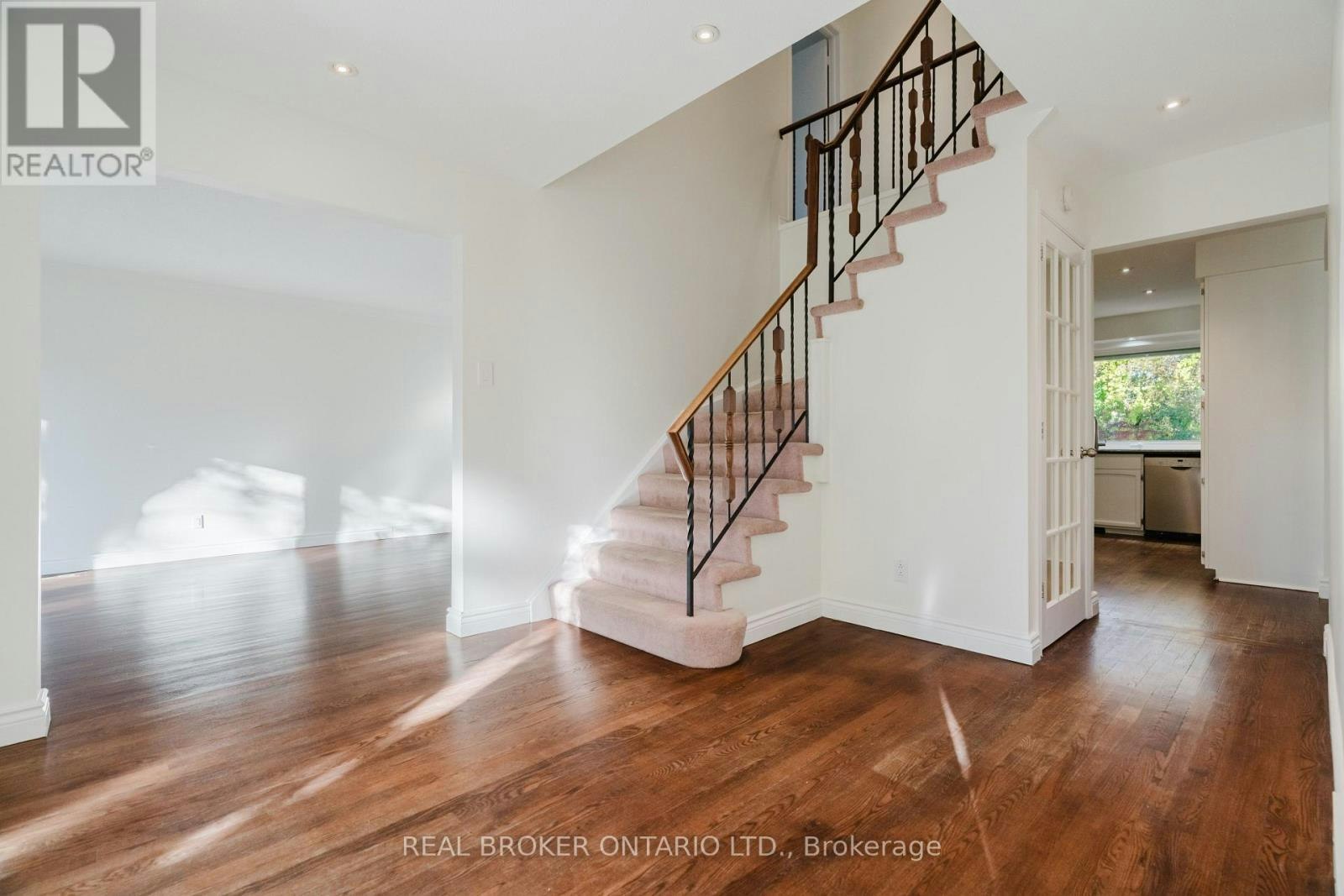 905 Plante Drive, Ottawa, ON, K1V 9E3 - 4