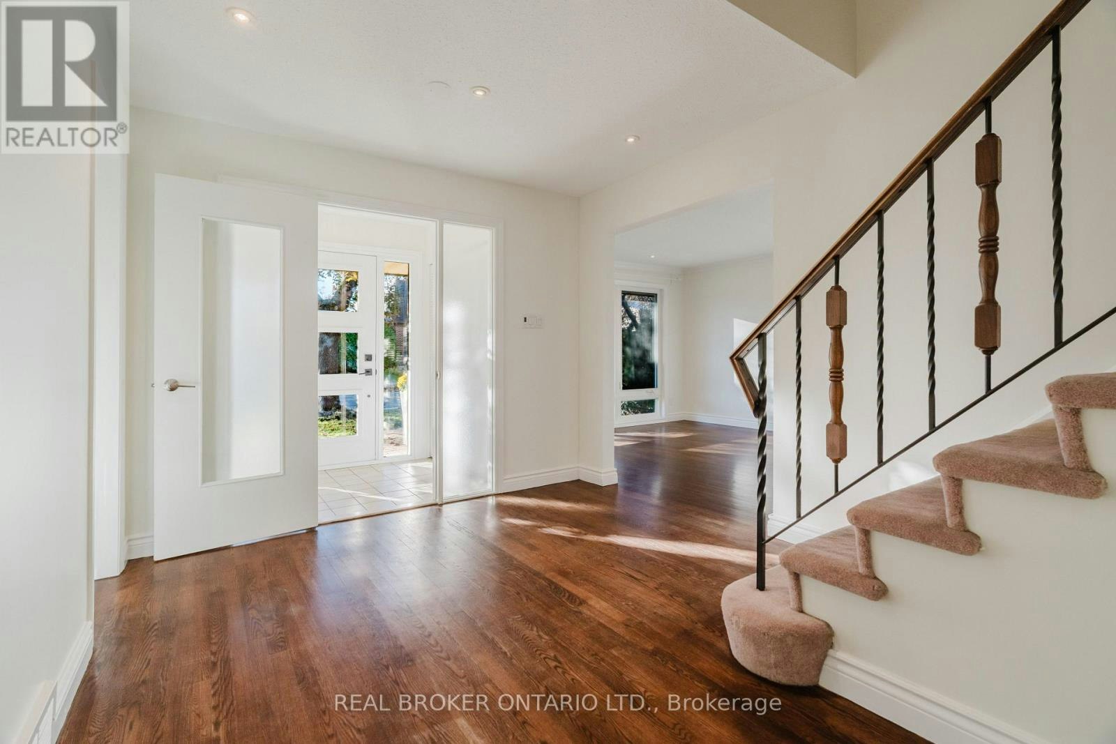 905 Plante Drive, Ottawa, ON, K1V 9E3 - 3