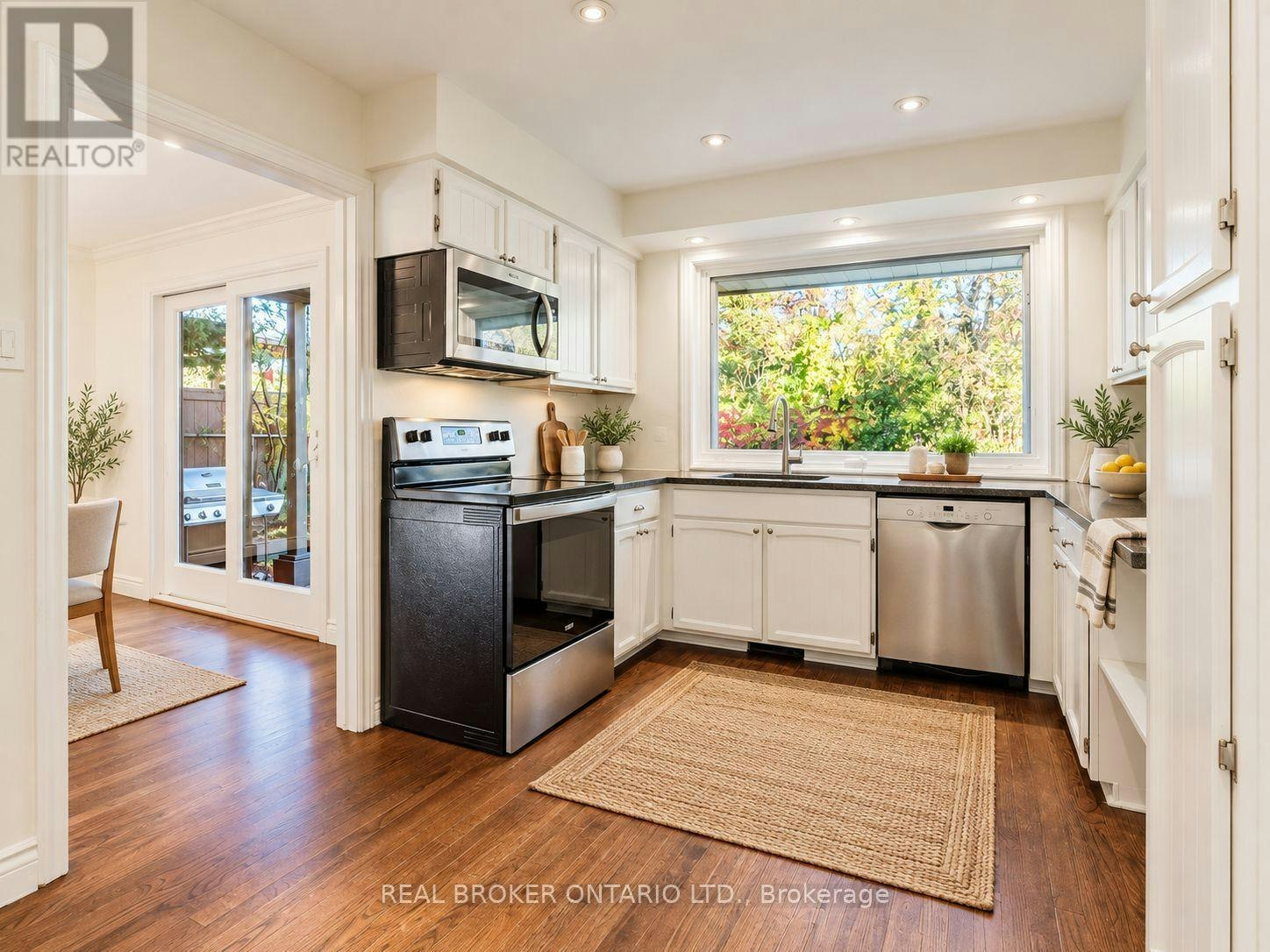 905 Plante Drive, Ottawa, ON, K1V 9E3 - 9