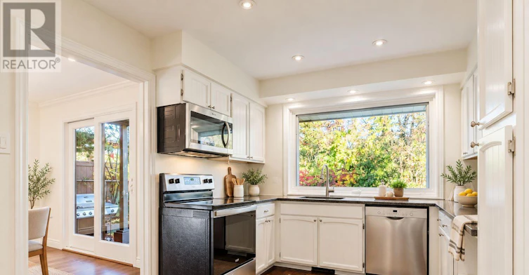 905 Plante Drive, Ottawa, ON, K1V 9E3 - 9