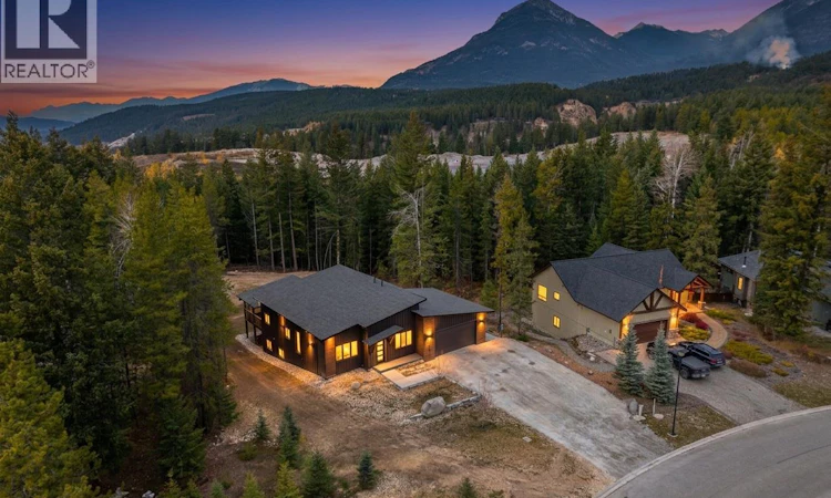 1545 Quartz Crescent