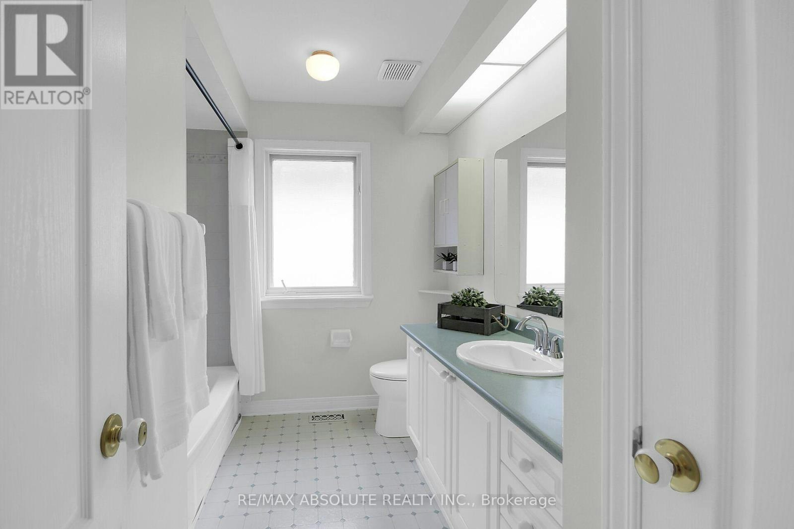 38 Forestglade Crescent, Ottawa, ON, K1G 5V8 - 39