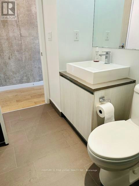 1203-111 Bathurst Street, Toronto, ON, M5V 0M9 - 4