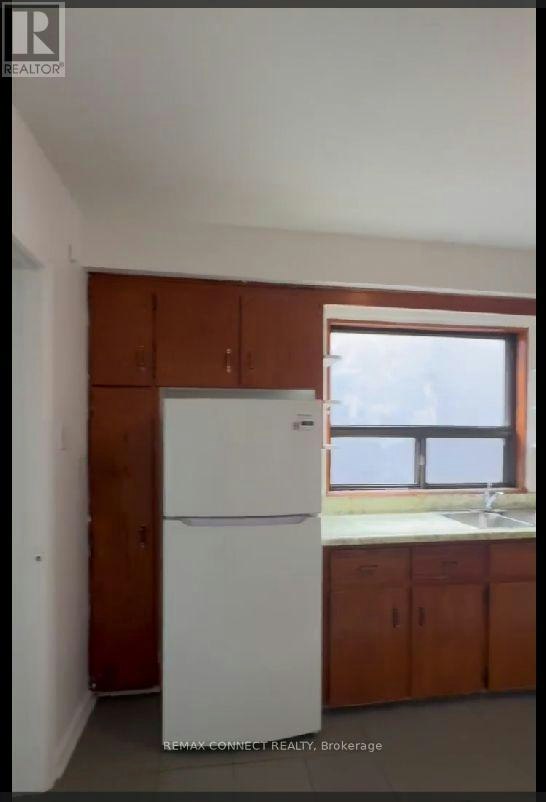 232 Atlas Avenue, Toronto, ON, M6C 3P7 - 8