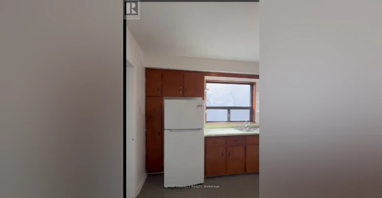 232 Atlas Avenue, Toronto, ON, M6C 3P7 - 8